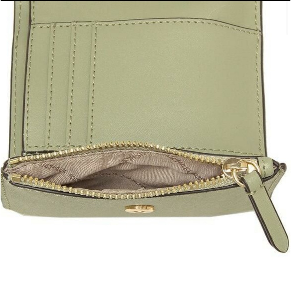 MICHAEL KORS Carmen Medium
Tri-Fold Envelope Wallet LIGHT SAGE COLOR - Picture 9 of 14